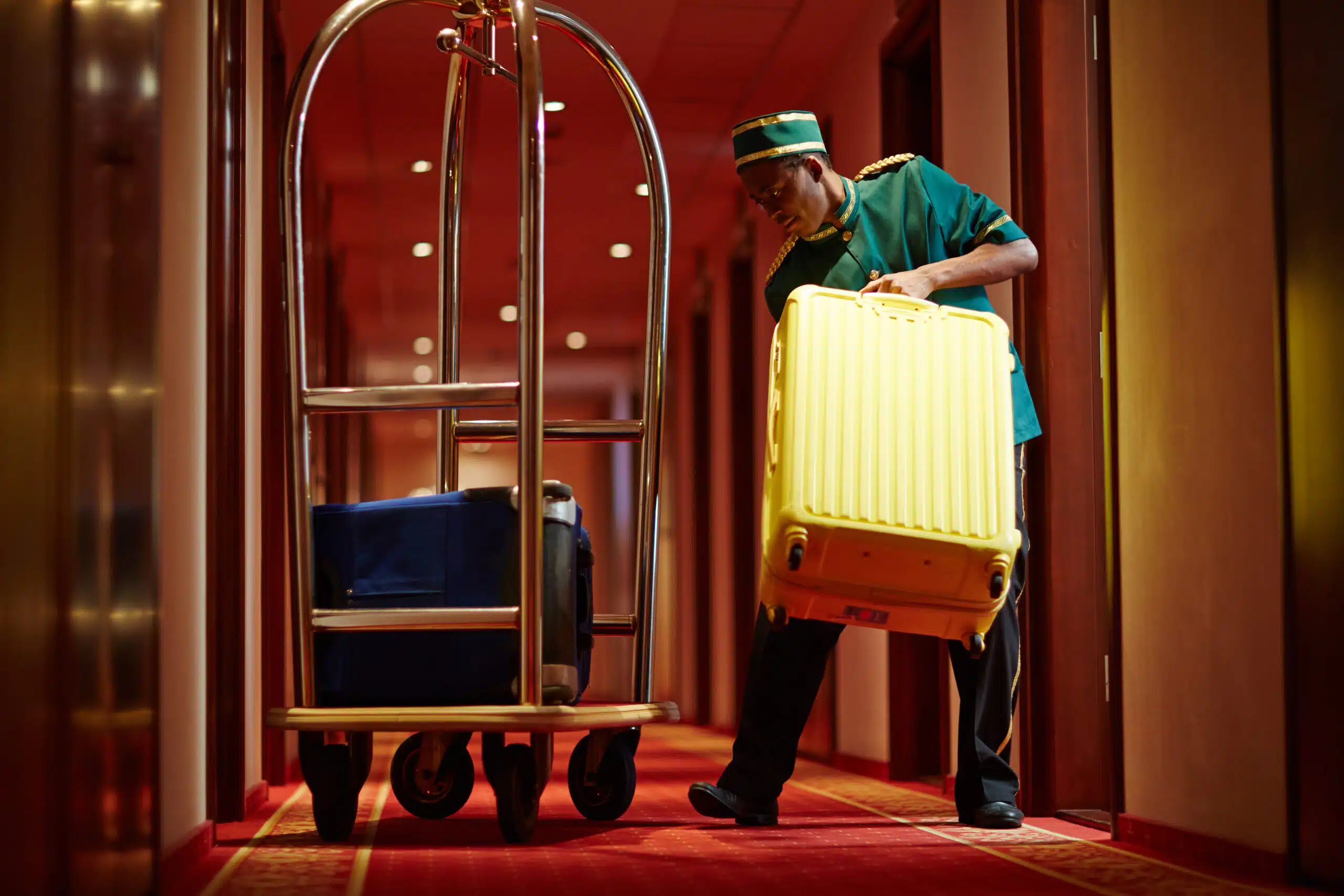 Porter handling bagages in a luxury hotel